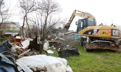 Nilüfer’de kaçak barakalar yıkıldı