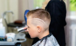 Bursa'da çocukların bayram tıraşı muhtardan