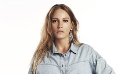 Serenay Sarıkaya Paris Moda Haftası'nda! Herkes onu konuştu