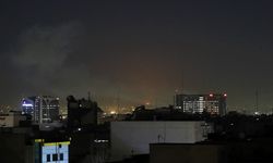 İsrail, Tahran'a yeni bir saldırı dalgası başlattığını duyurdu