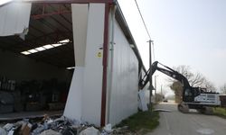 Nilüfer’de tarım alanındaki 900 metrekarelik kaçak yapı yıkıldı