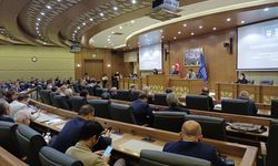 “BUSKİ’nin paralarını ben mi çaldım?” Bozbey’den mecliste sert çıkış