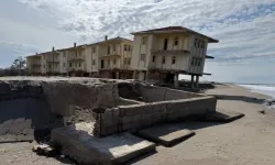 6 yıl önce boşaltılan villa yan yattı