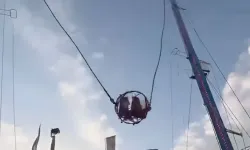 Dev sapan oyuncağının halatı koptu, 4 kişi yaralandı
