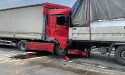 TEM'de 6 tır birbirine girdi: Ankara yönü trafiğe kapandı