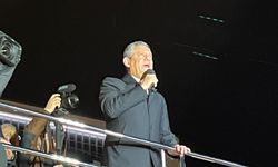 Özgür Özel Bursa'da canlı açılış heyecanı yaşattı