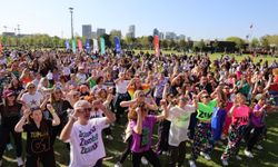 Bursa'da 'Dünya Dans Günü'nü zumba yaparak kutladılar