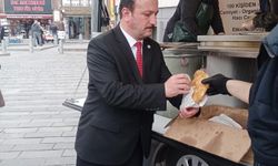 Bursa'da şehit öğretmen Ayla Kara ve 9 öğrenci için lokma dağıtıldı