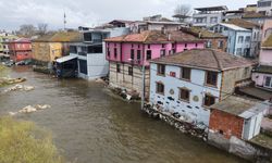 "Küçük Venedik" turizm sezonunu açtı ama yolları kapandı