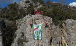 Bursaspor bayrağı zirvede dalgalandırdı