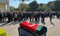 Akademisyen Doğan Yavaş, fakültesi önünden dualarla uğurlandı