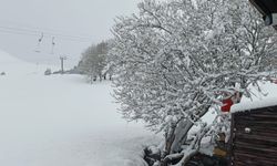 Nisan sonunda Uludağ’a kış geri döndü