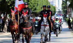 Adana'da polis korteji nefes kesti