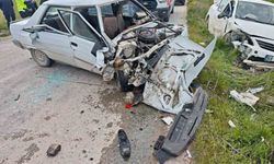 Aksaray'da 2 otomobil çarpıştı: 4 yaralı