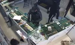 Başakşehir'de kuyumcuda soygun girişimi: İşletme sahibinin çığlıklarıyla kaçtılar