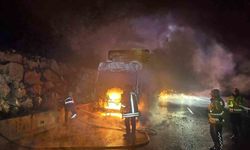 Bilecik'te seyir halindeki tır bir anda alev aldı