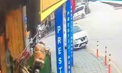 Bolu'da aydınlatma direğine çarpan otomobil kamerada