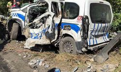 Bornova'da freni patlayan tır karşı şeride geçti: Ölü ve yaralılar var