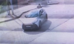 Bursa'da cip ile motosiklet çarpıştı, 2 kişi yaralandı: Kaza anı kamerada