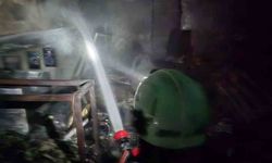 Cam balkon üretimi yapılan iş yerinde yangın