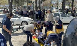 Çanakkale'de motosiklet yayaya çarptı; 2 kişi yaralı