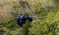 Direksiyon hakimiyetini kaybeden araç yoldan çıktı: 3 yaralı
