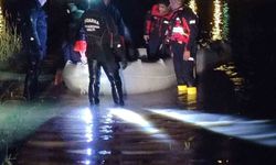 Diyarbakır'da selde mahsur kalan çobanı AFAD ve JAK ekipleri kurtardı