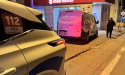 El freni boşalan minibüs duvara çarptı