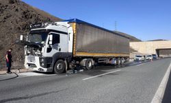 Erzincan'da seyir halindeki tırda çıkan yangın söndürüldü