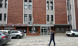 Eşme Belediyesi'ne yönelik 'irtikap' soruşturması kapsamında Başkan Tozan, eşi ve 3 şüpheli gözaltına alındı