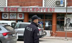 Eşme'da Başkan Tozan, eşi ve 3 şüpheliye irtikap gözaltısı