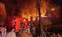 İnegöl'de tek katlı ev alev alev yandı