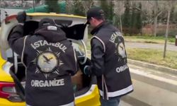 İstanbul'da kaçak silah operasyonu: Takside ve depoda 113 tabanca ele geçirildi