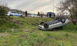 İzinsiz aldığı otomobille kaza yaptılar: 2 yaralı