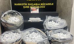 İzmir'de durdurulan araçtan 156 bin uyuşturucu hap çıktı