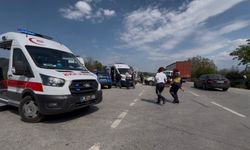 İzmir'de otomobil ile hafif ticari araç çarpıştı: 4'ü çocuk 7 yaralı