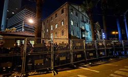 İzmir'de tartışmalı 'Meslek Fabrikası' demir bariyerle çevrildi