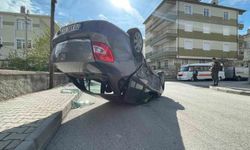 Karaman'da çarpışan otomobillerden biri takla atarak ters döndü: 1 yaralı