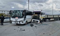 Karaman'da işçi servisi ile tır çarpıştı: 12 yaralı