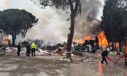 Kartal'da çöplük alanda korkutan yangın: Gökyüzü dumanlarla kaplandı