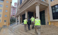 Kesinleşmiş hapis cezası olan firari yol kontrolünde yakayı ele verdi