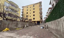 Kolonlarından çatlama sesi geldiği için tahliye edilmişti: O bina için yıkım kararı çıktı