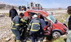 Kontrolden çıkan otomobil şarampole savruldu: 2 yaralı