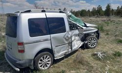 Konya tır ile hafif ticari araç çarpıştı: 1 ölü