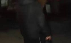 Küçükçekmece'de sokakta uzun namlulu silahla dolaştı, o anları kayda aldı