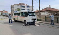 Minibüsün çarptığı elektrikli bisikletteki 2 çocuk ağır yaralandı