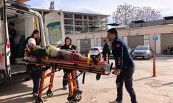 Bursa'da motosiklet ile bisiklet çarpıştı, 3 kişi yaralandı