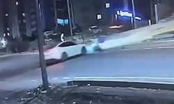 Motosikletliye çarpan otomobil sürücüsü kaçtı