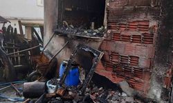 Mutfakta çıkan yangın evi küle çeviriyordu