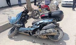 Otomobille çarpışan motosiklet sürücüsü ağır yaralandı